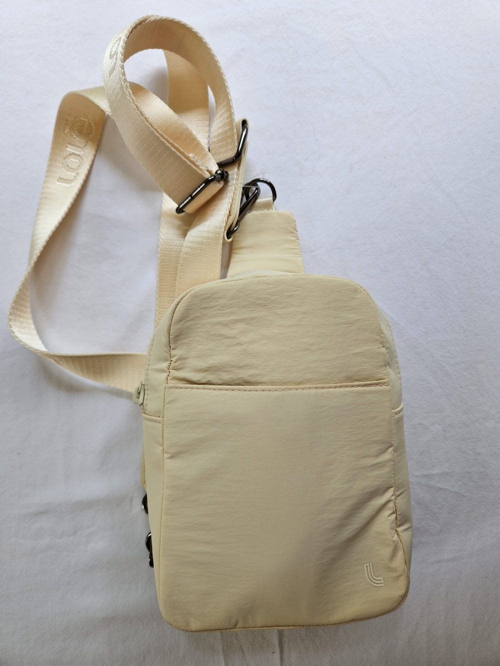 Lole Cream Crossbody Unisex Sling Bag NWOT - Picture 4 of 8